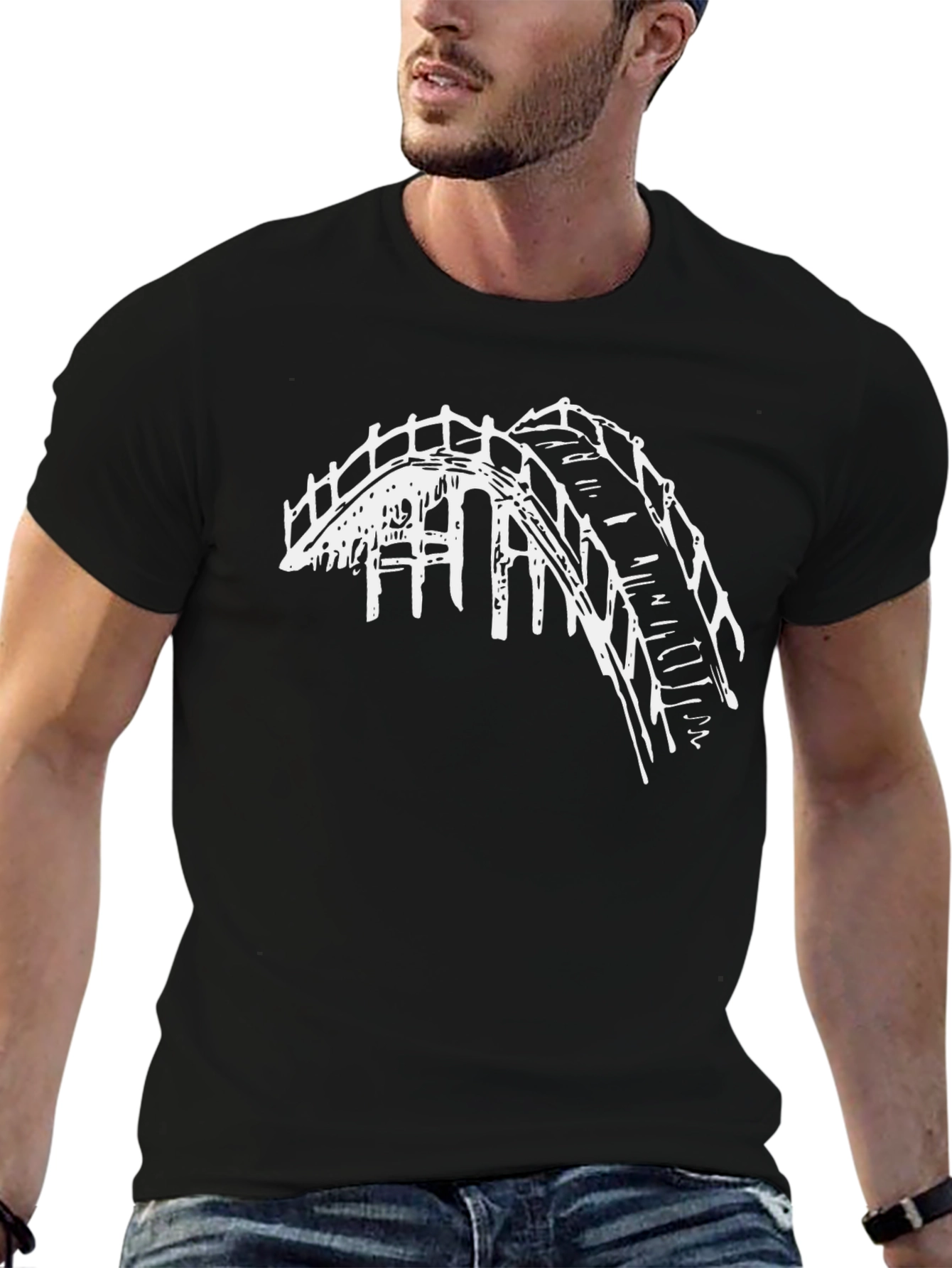 Camiseta Negra con Diseño de Puente Blanco