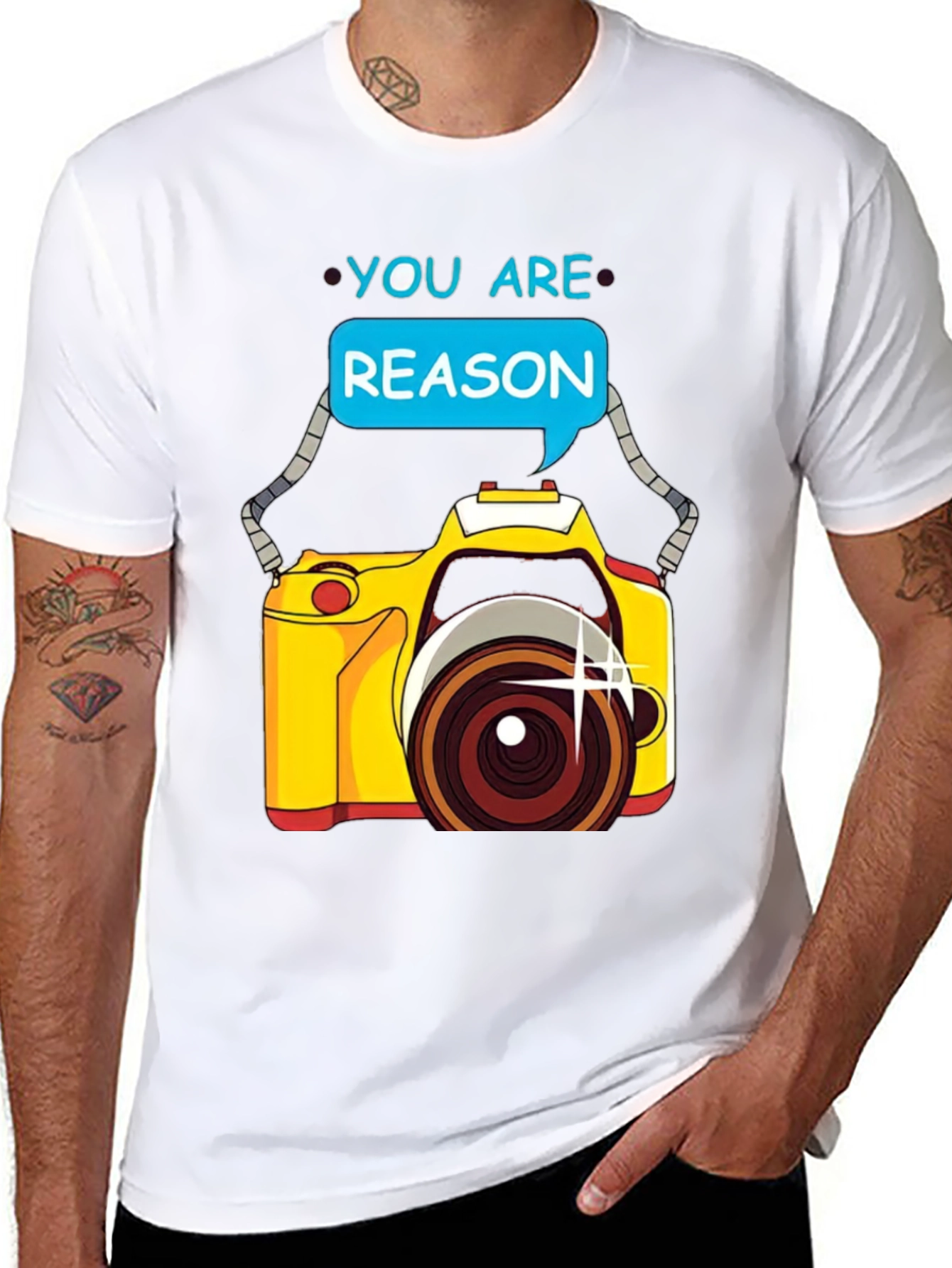 Camiseta Negra con Diseño de Cámara You are Reason