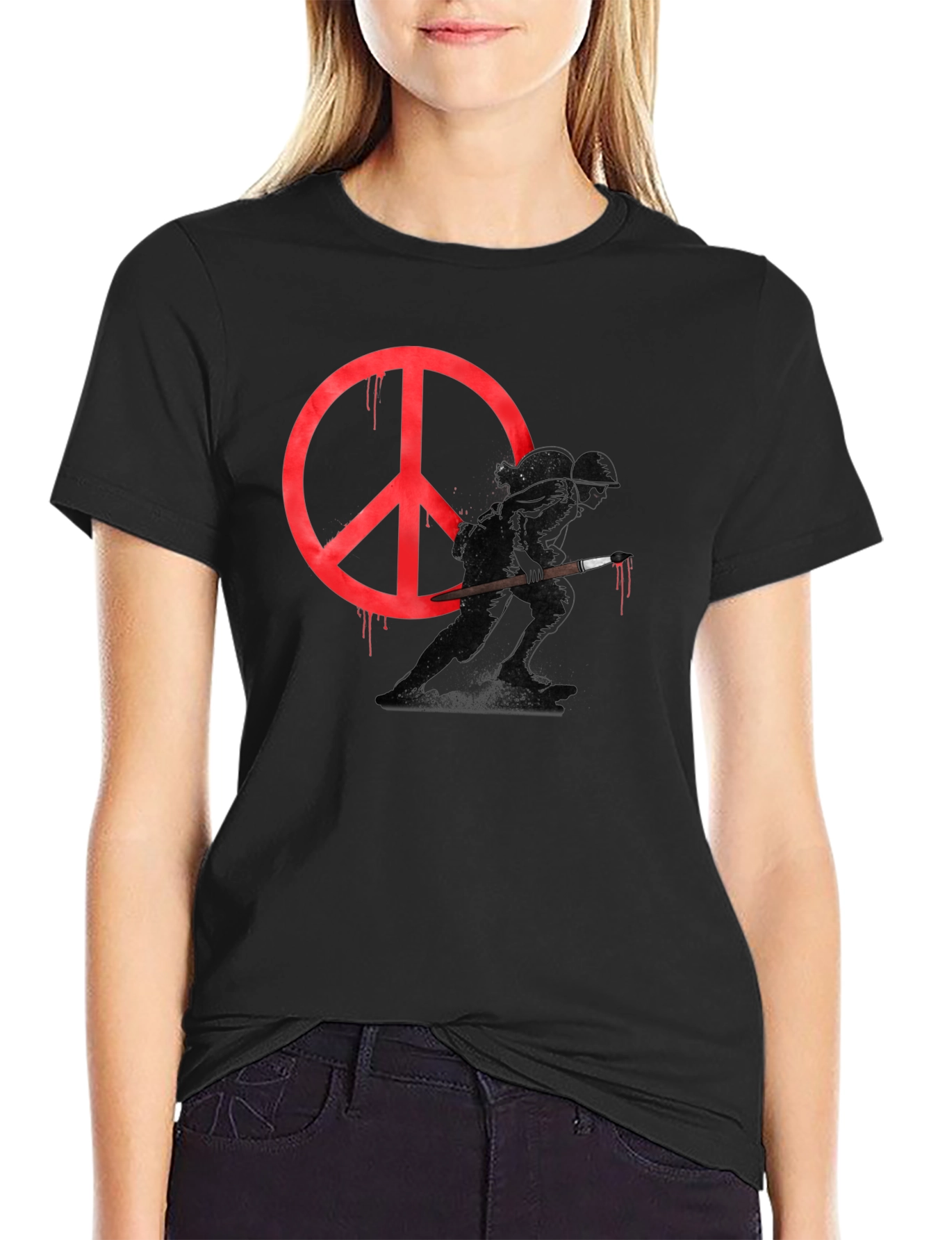 Camiseta Negra con Diseño de Paz y Guerra