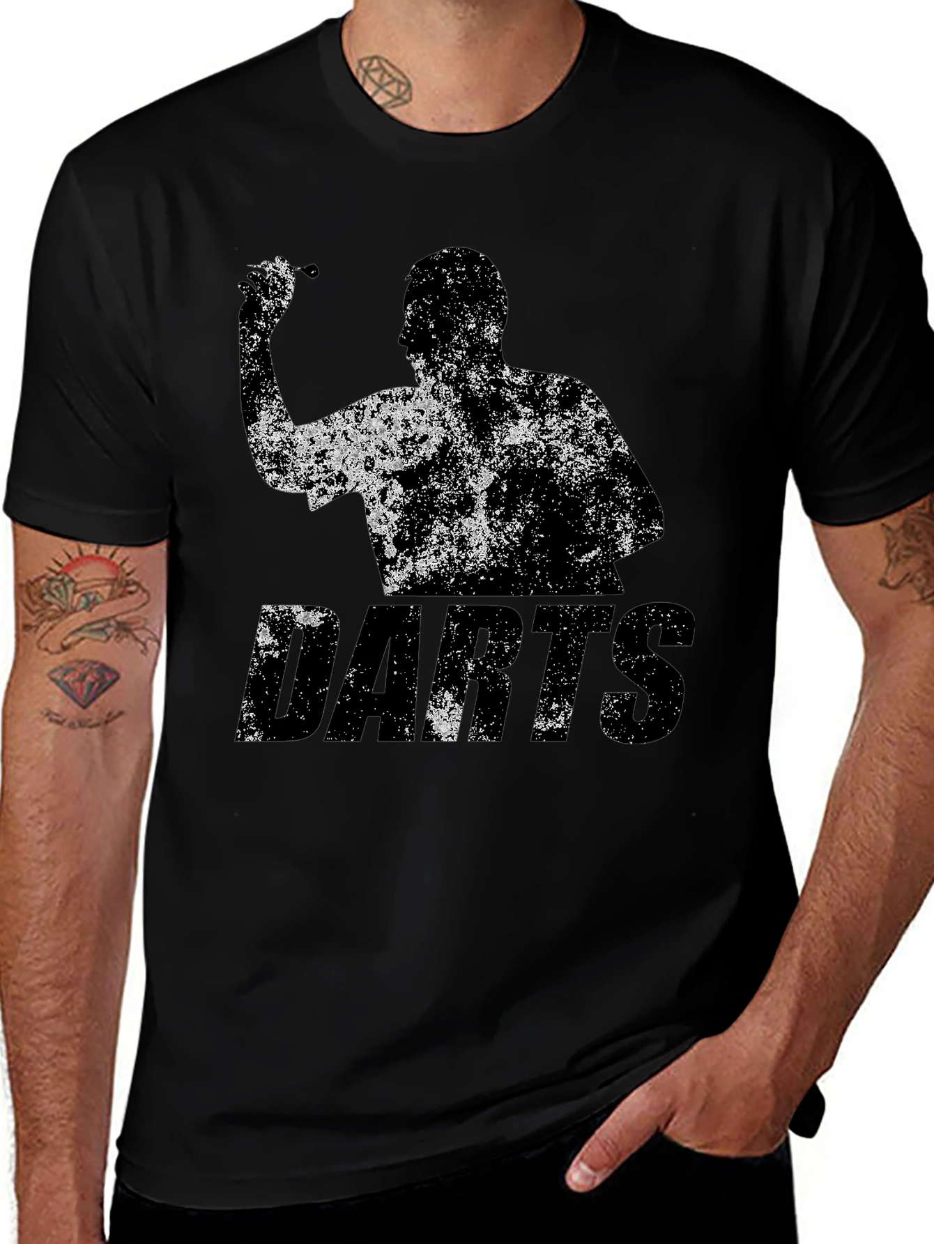 Camiseta Negra Estampada de Dardos para Hombre