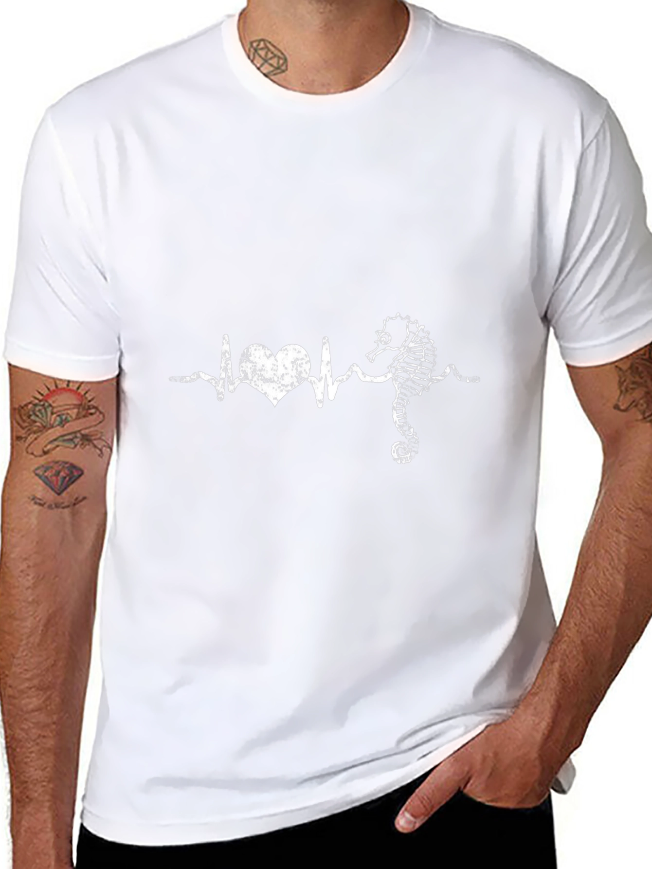 Camiseta Negra con Diseño de Latido Marino