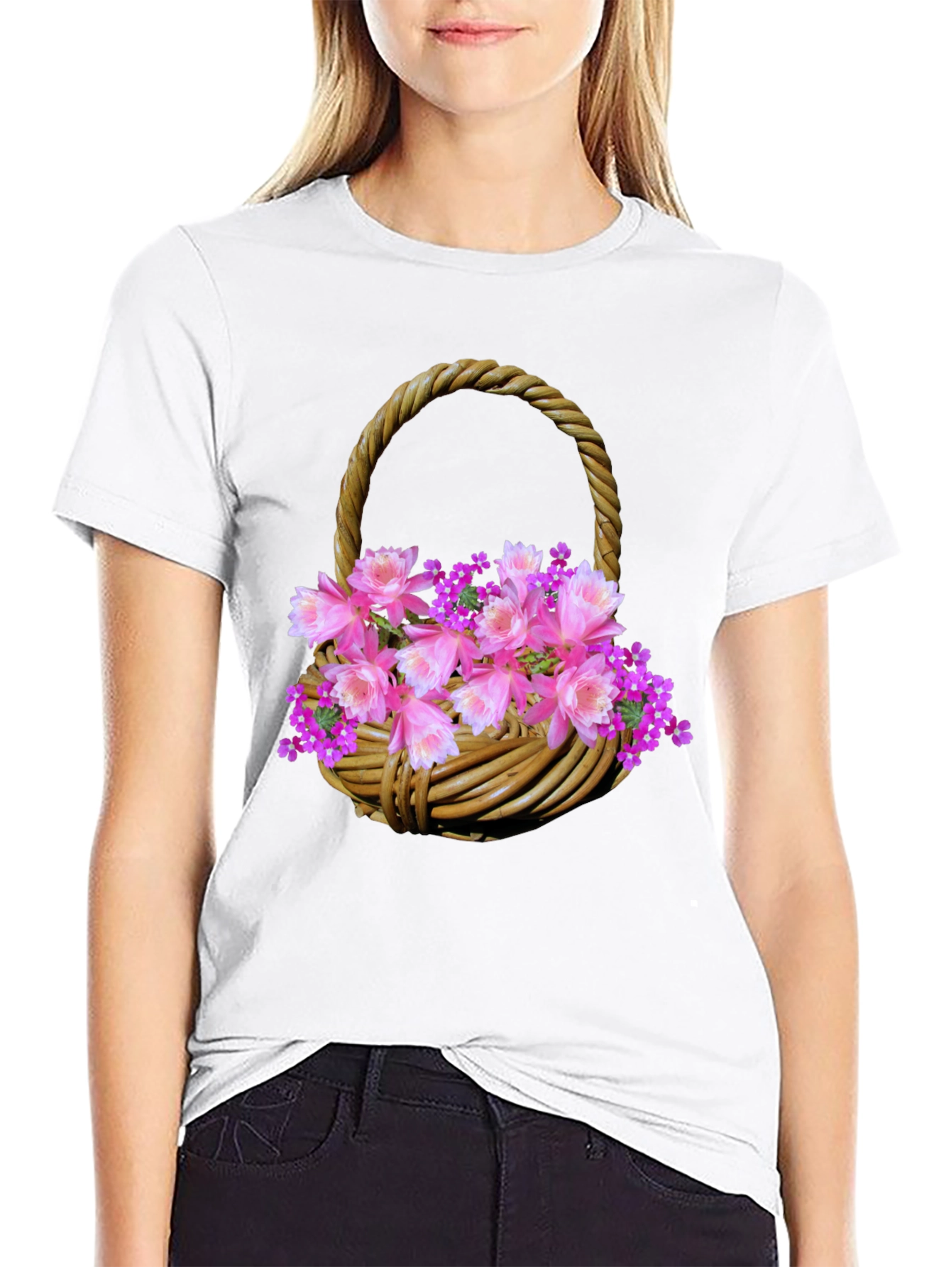 Camiseta Negra con Diseño Floral en Cesta