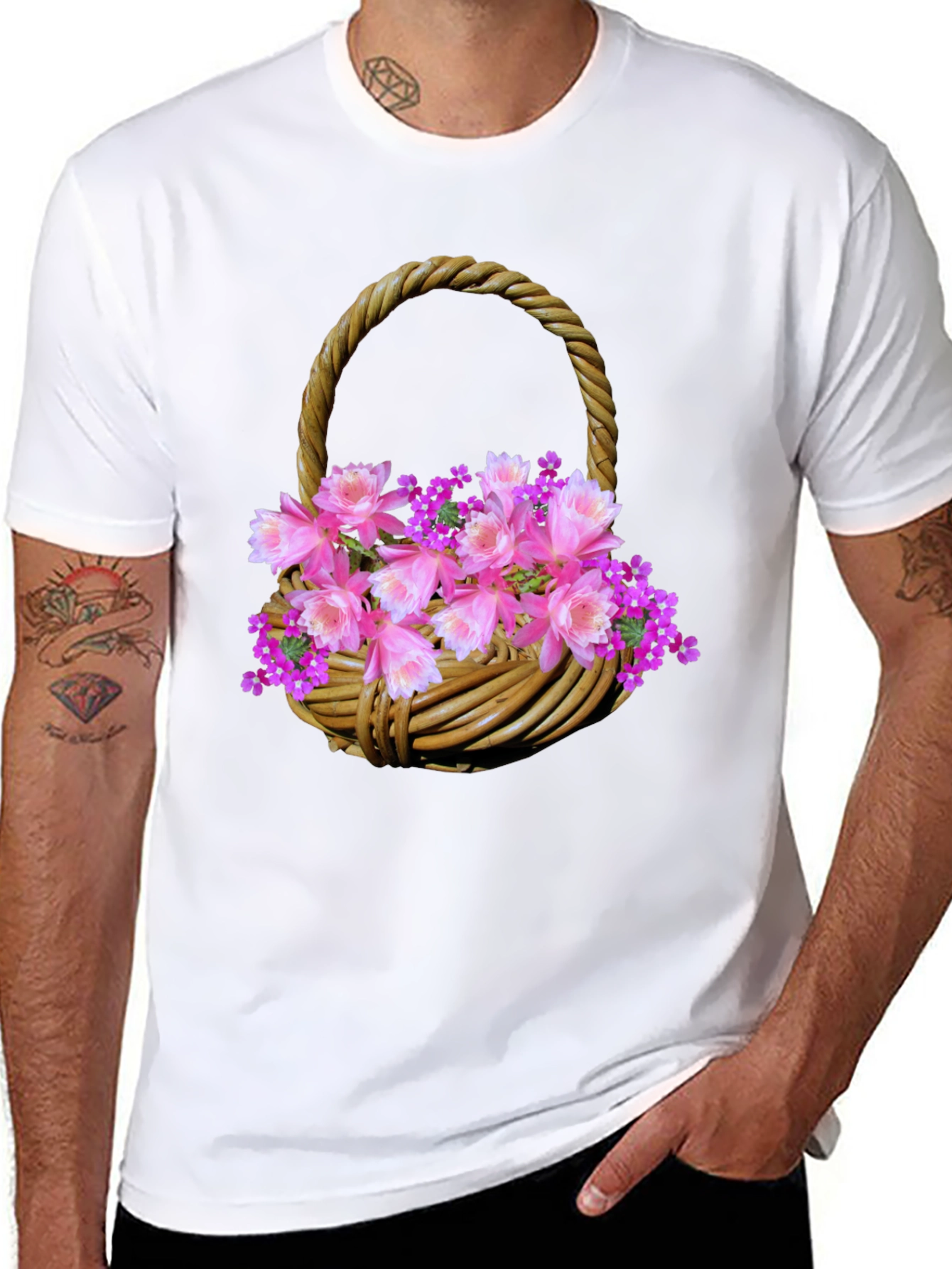 Camiseta Negra con Diseño Floral en Cesta