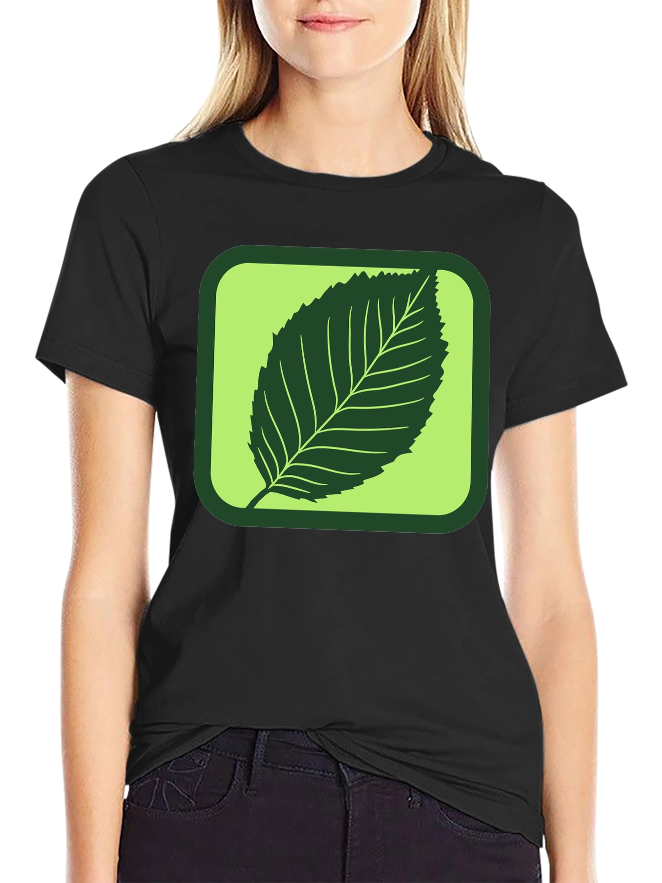 Camiseta Negra con Diseño de Hoja Verde