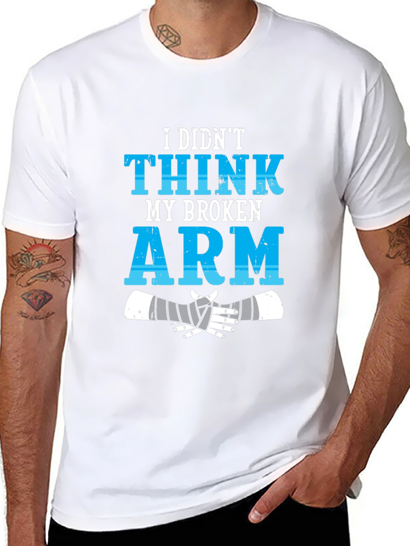 Camiseta Negra Brazo Roto Humorística