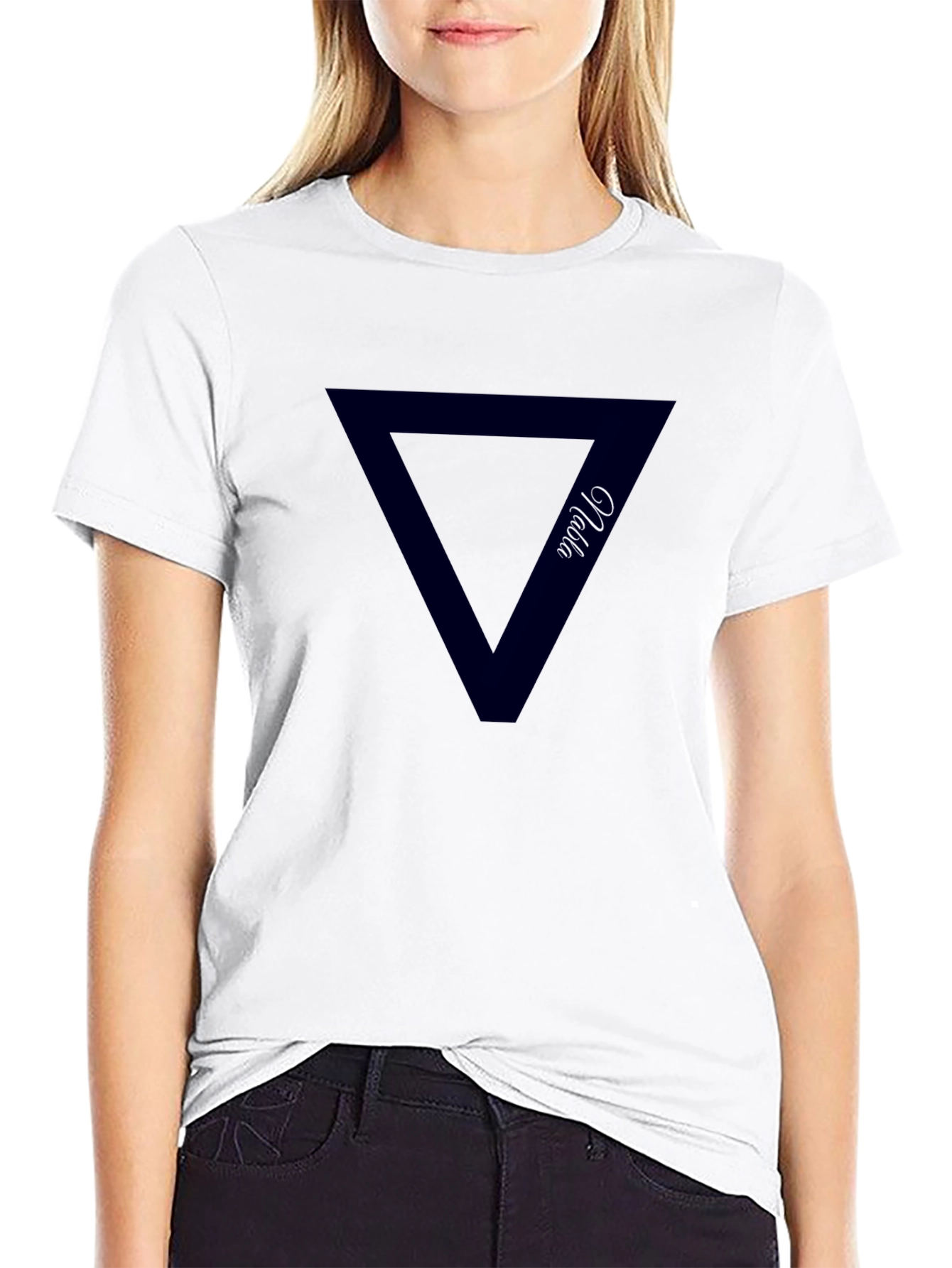 Camiseta Negra con Diseño Triangular Nabla