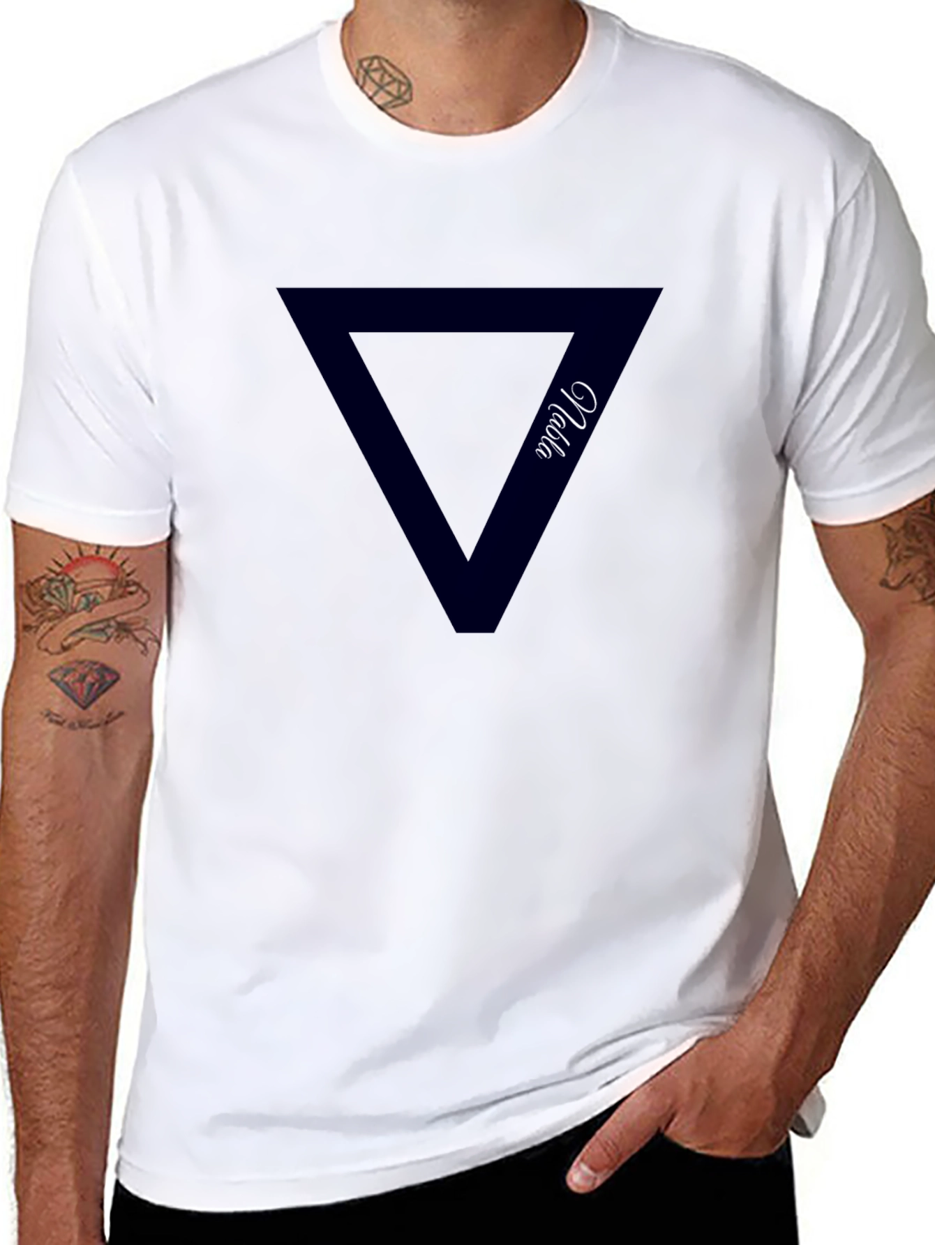Camiseta Negra con Diseño Triangular Nabla