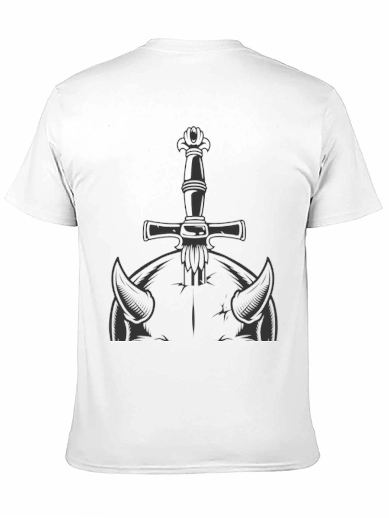 Camiseta Negra con Diseño de Espada y Cuernos