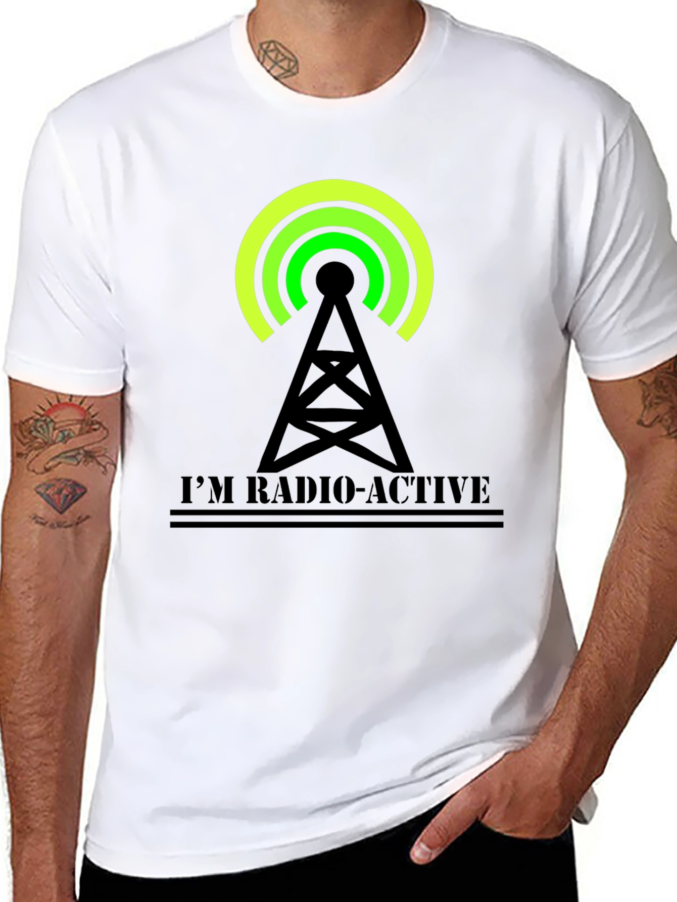 Camiseta Negra con Diseño de Antena Radio-Active