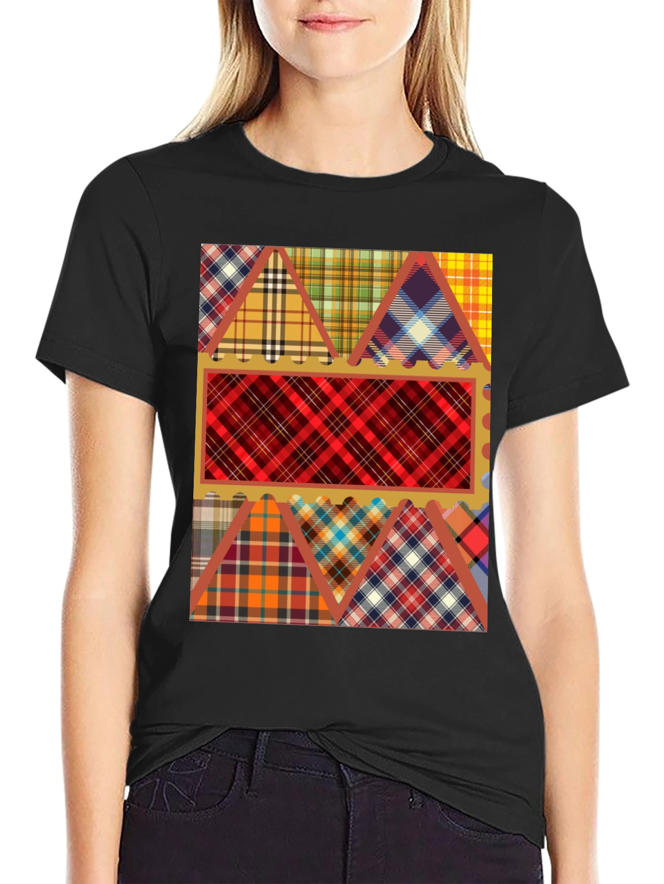 Camiseta Negra con Diseño de Tartán Patchwork