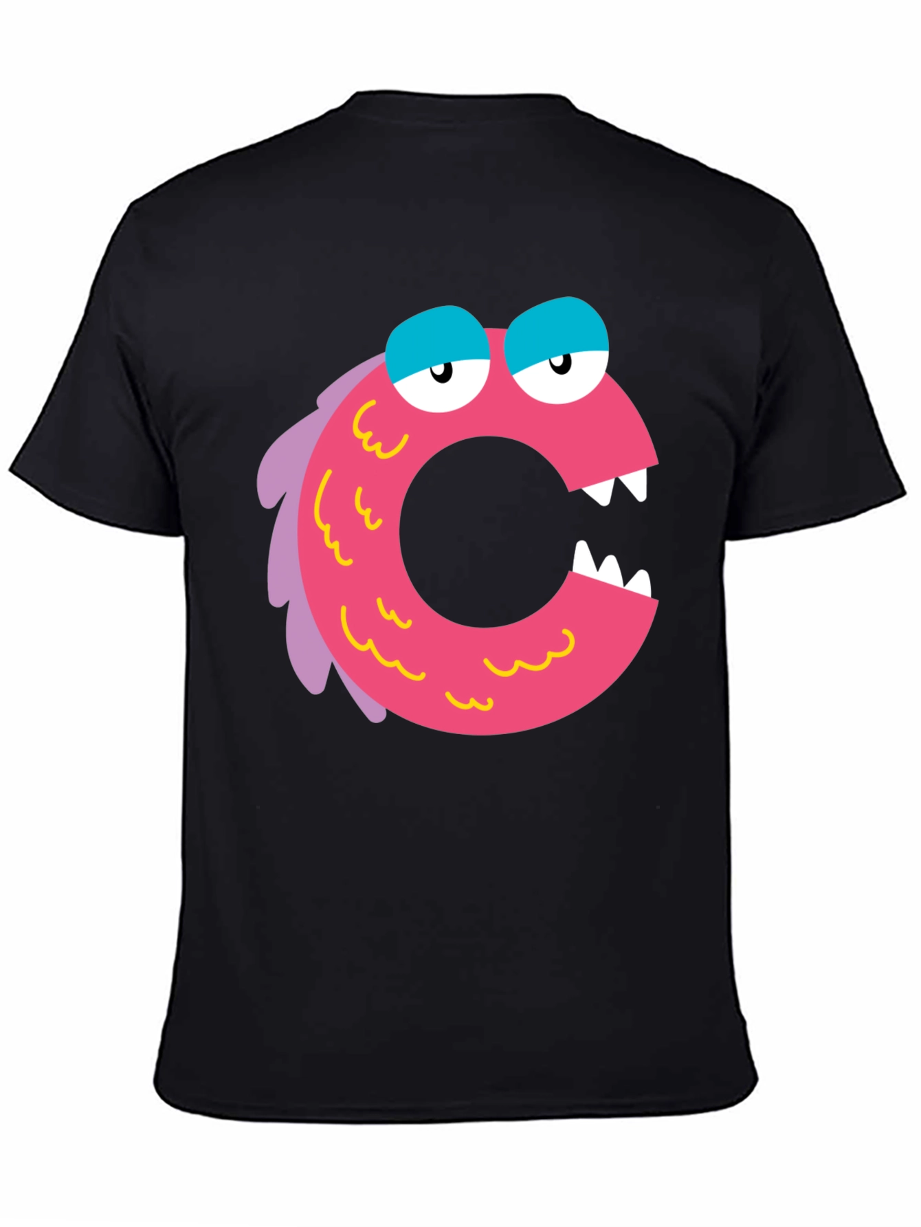 Camiseta Negra con Diseño de Monstruo Letra C Rosa