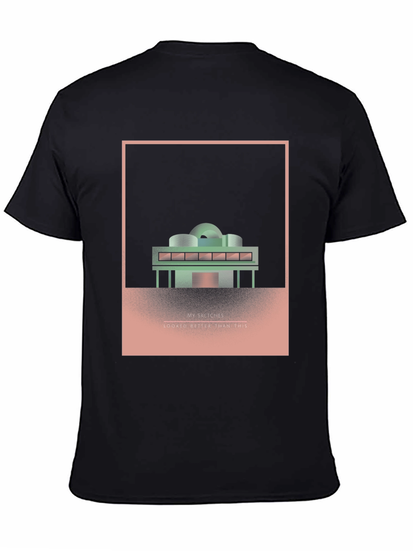 Camiseta Negra con Diseño Arquitectónico Abstracto