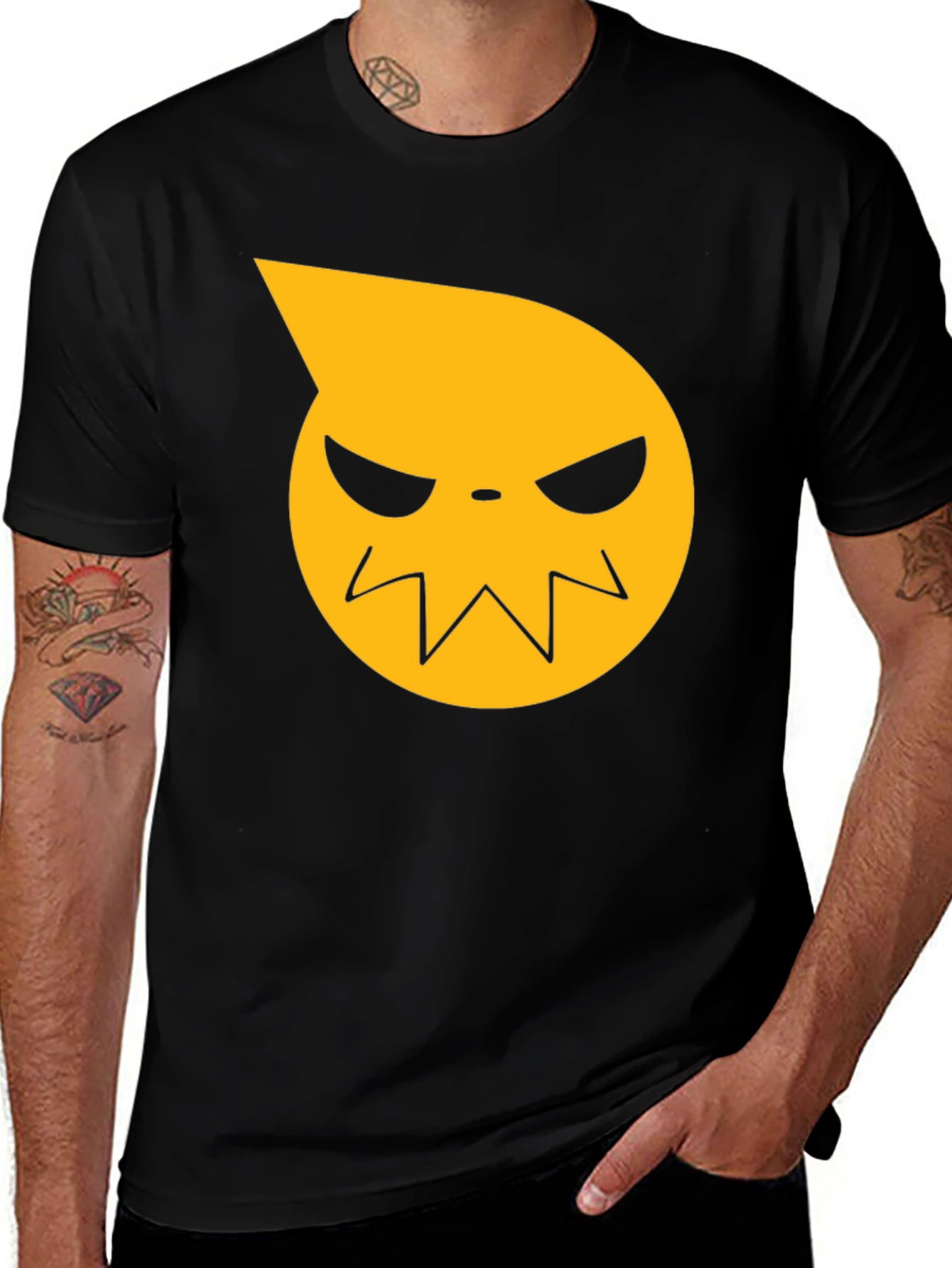 Camiseta Negra con Diseño Anime Cara Amarilla