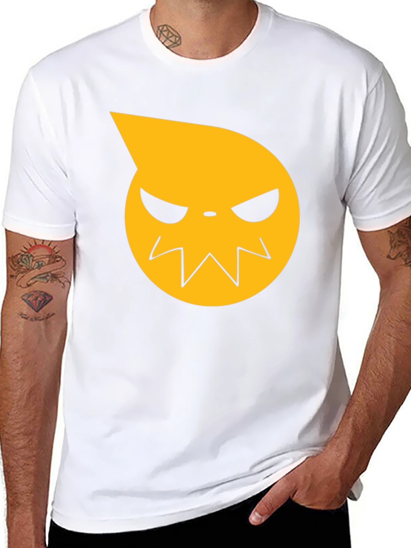 Camiseta Negra con Diseño Anime Cara Amarilla
