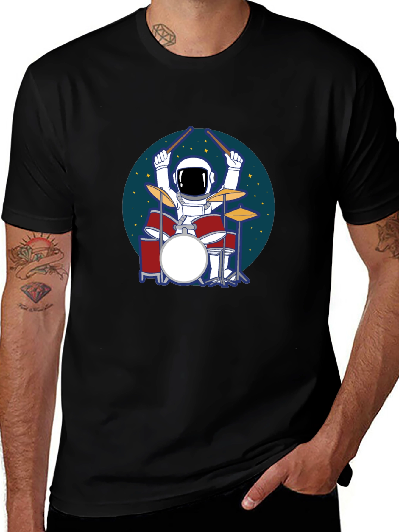 Camiseta Hombre Negra Astronauta Baterista Espacial