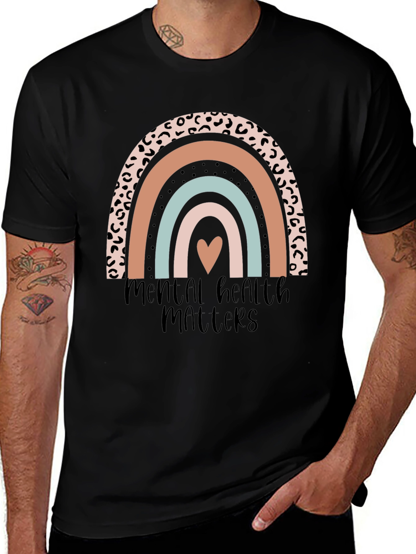 Camiseta Negra con Arcoíris Salud Mental Importa