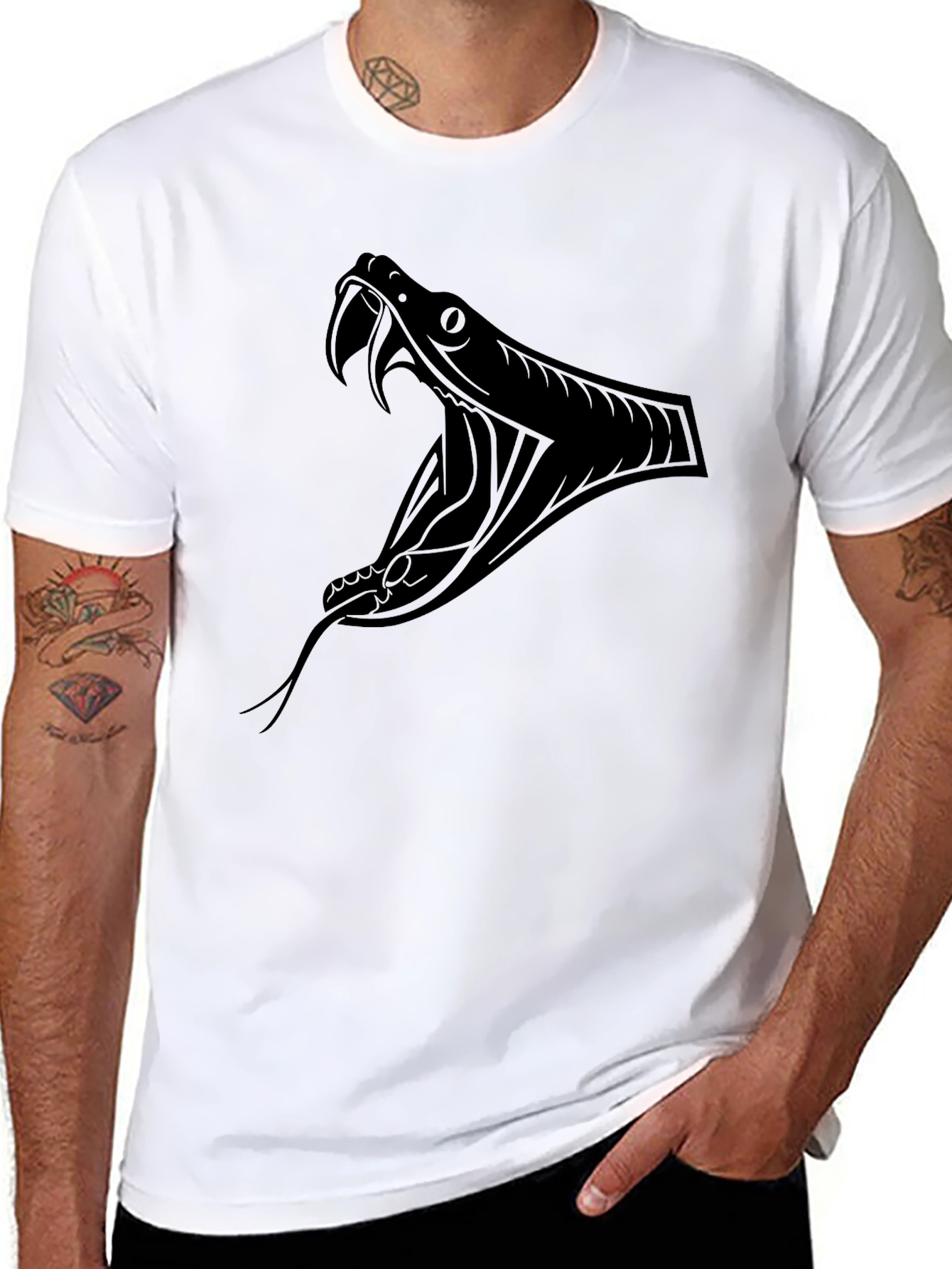 Camiseta Negra con Diseño de Serpiente