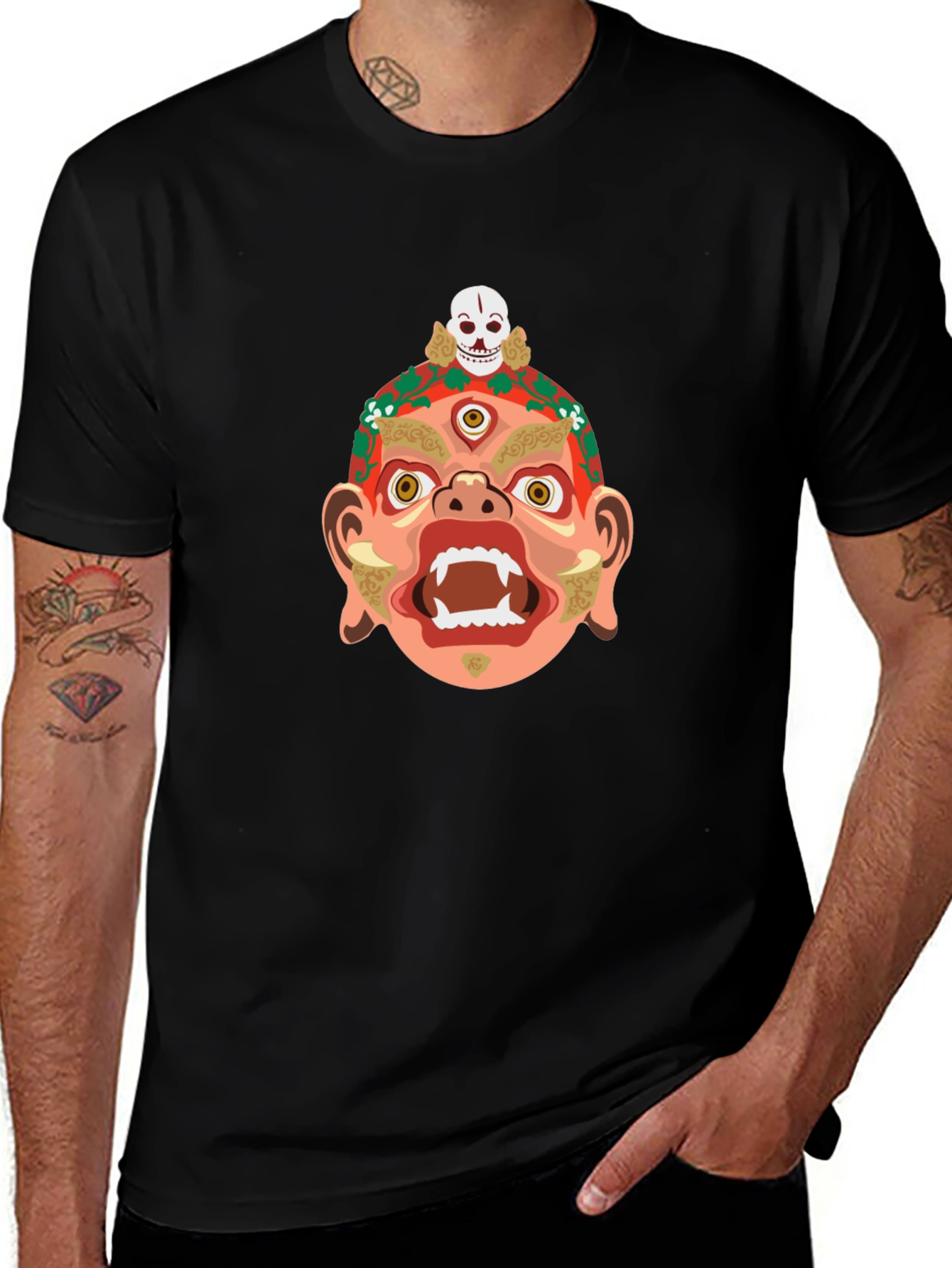 Camiseta Negra con Diseño de Máscara Tribal