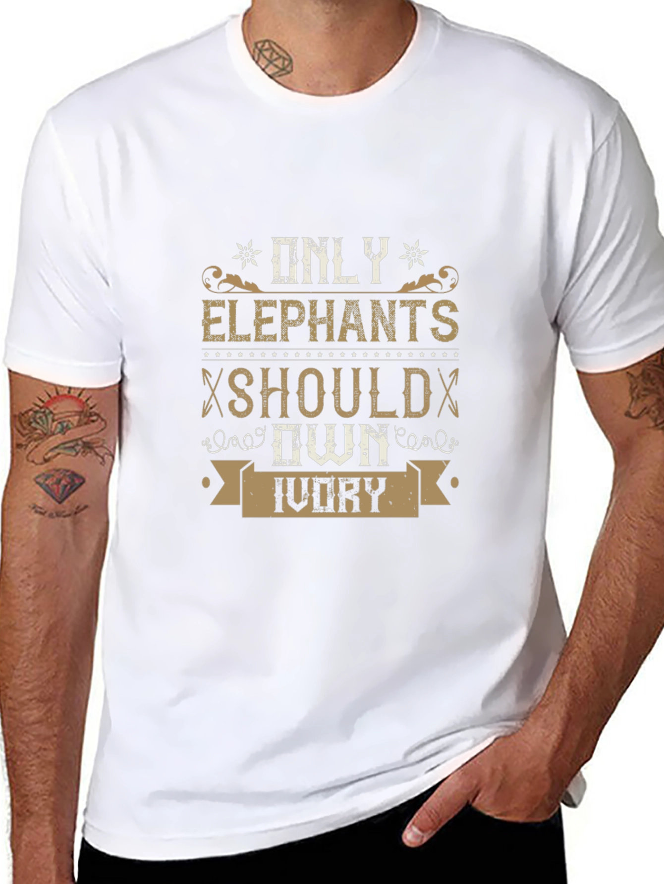 Camiseta Negra con Diseño Elefantes y Marfil