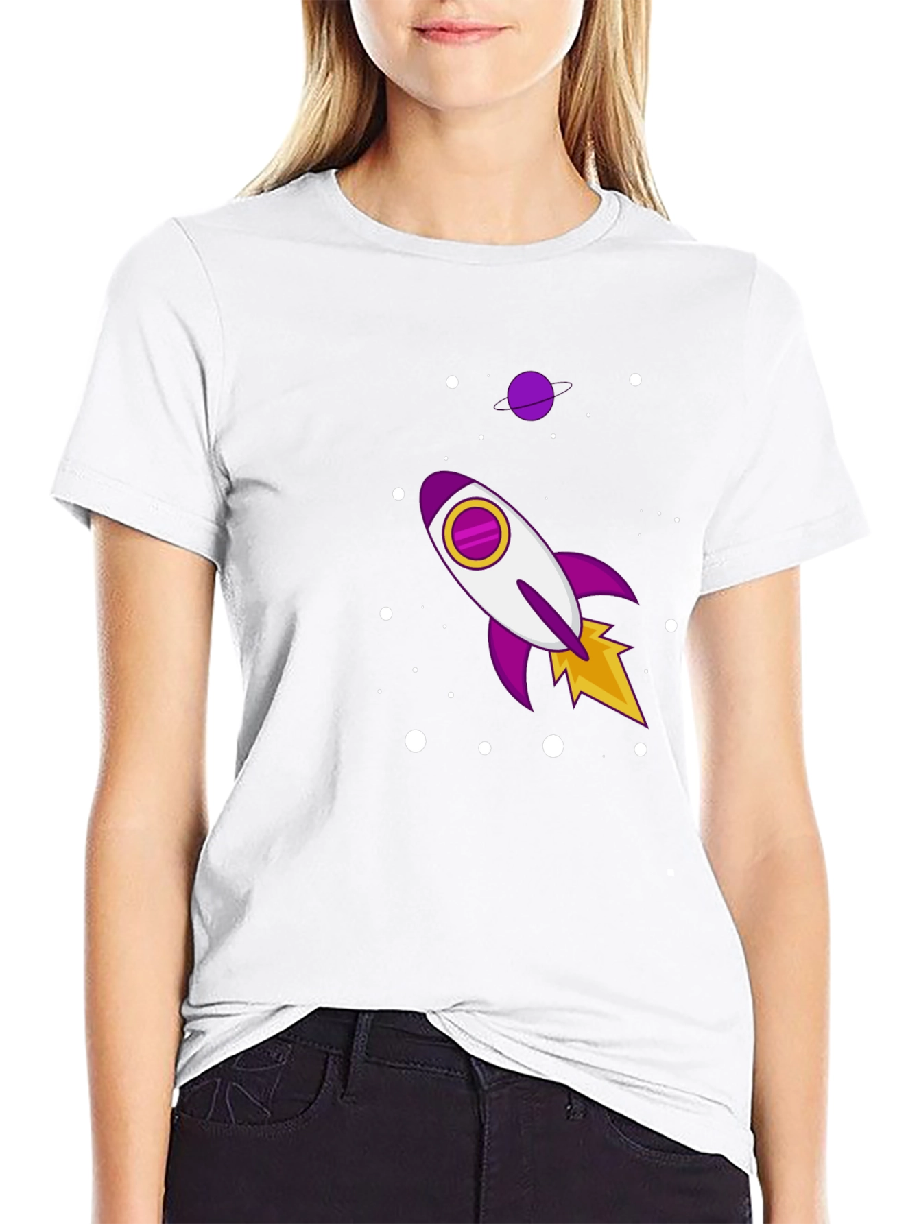 Camiseta Negra con Diseño de Cohete Espacial