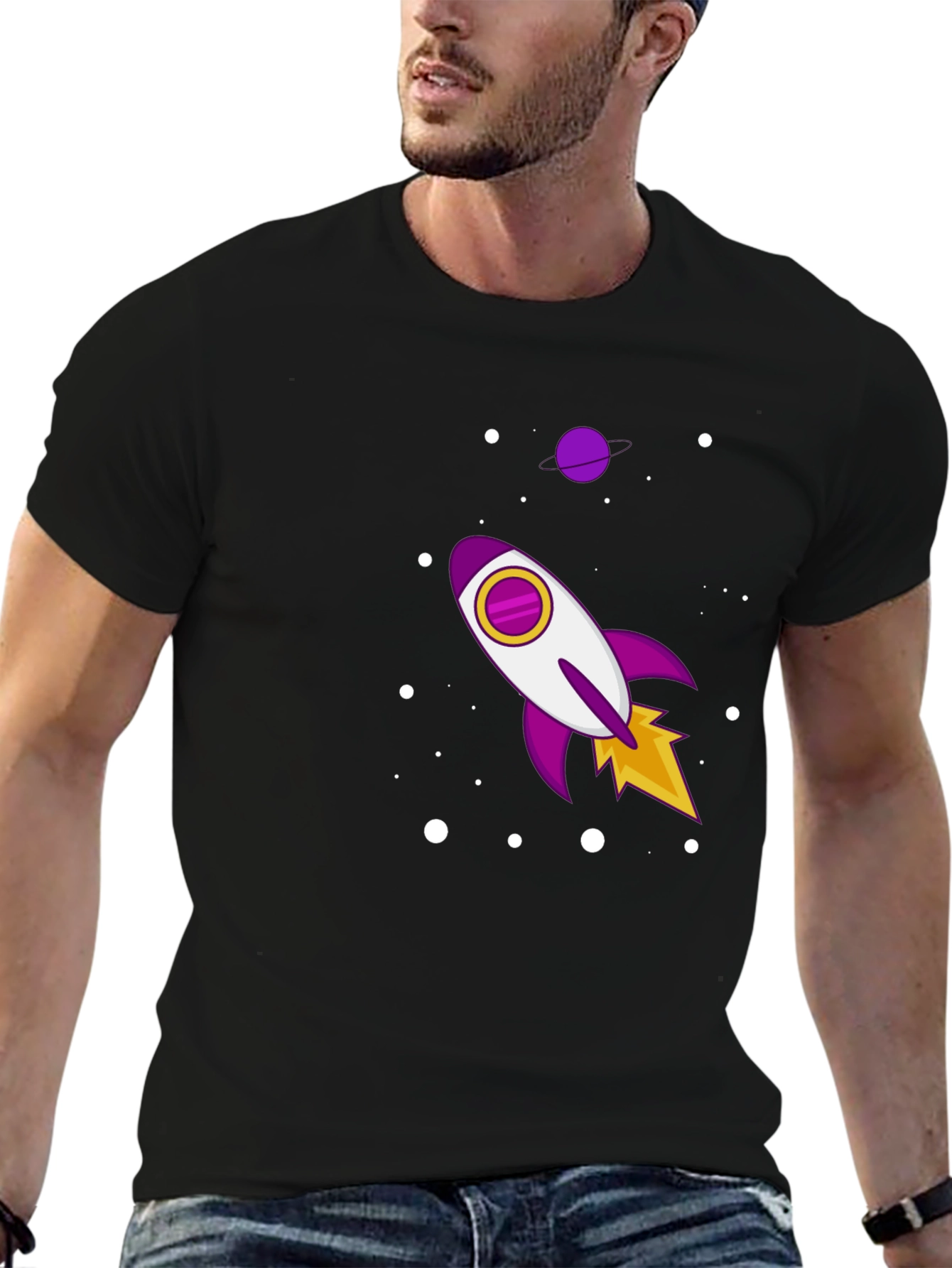 Camiseta Negra con Diseño de Cohete Espacial