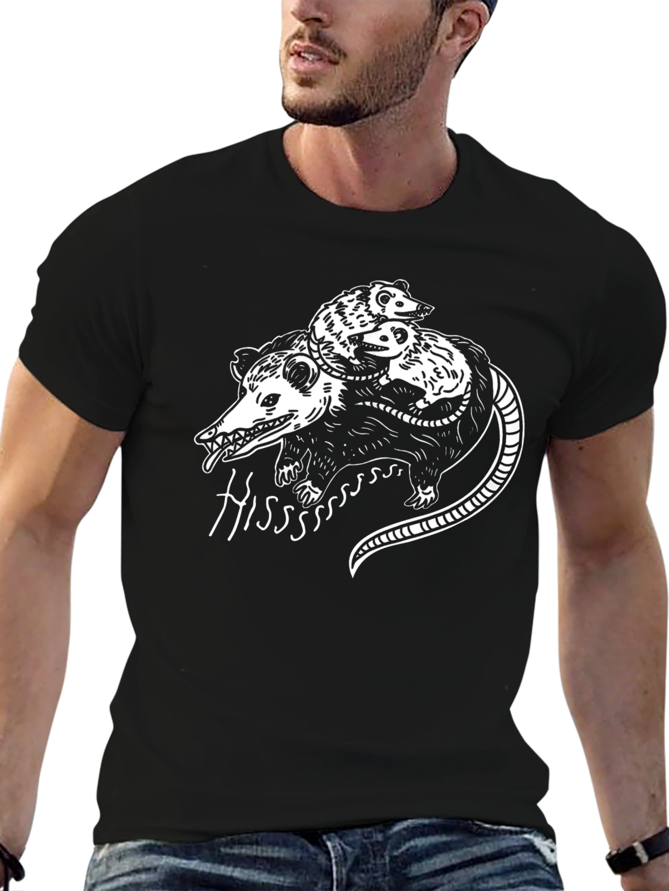 Camiseta Negra con Diseño de Zarigüeya Hiss