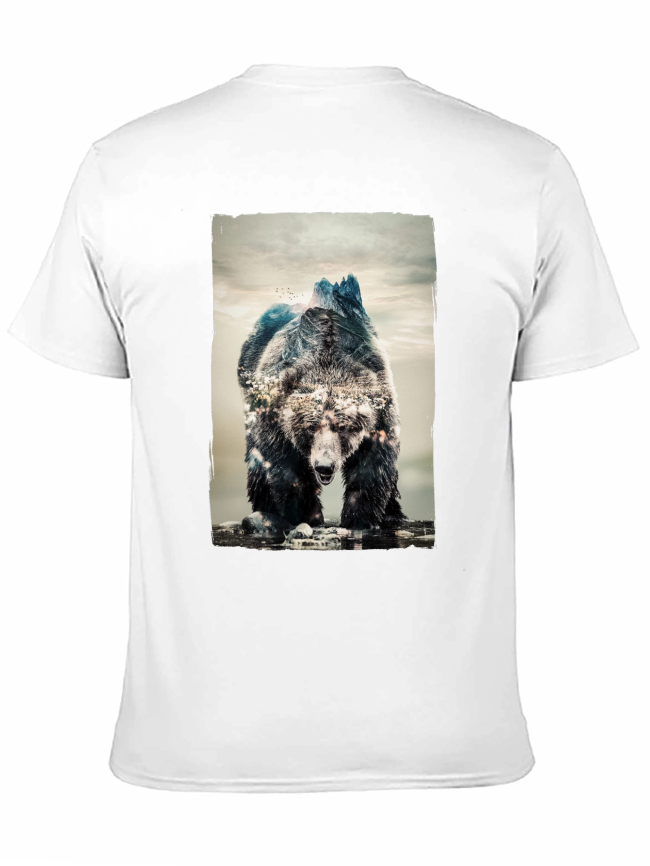 Camiseta Negra con Diseño de Oso y Montañas