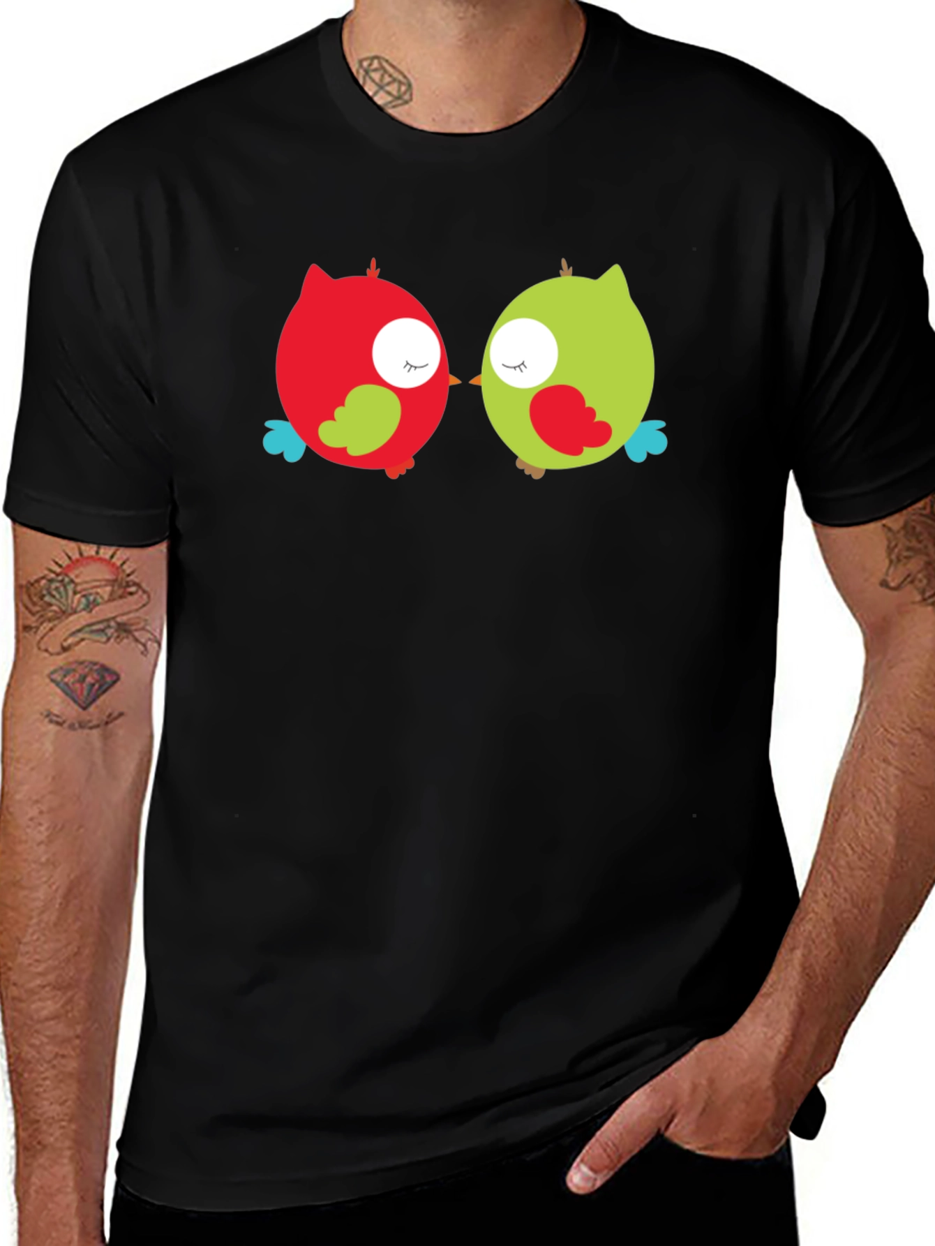 Camiseta Negra con Diseño de Búhos Enamorados