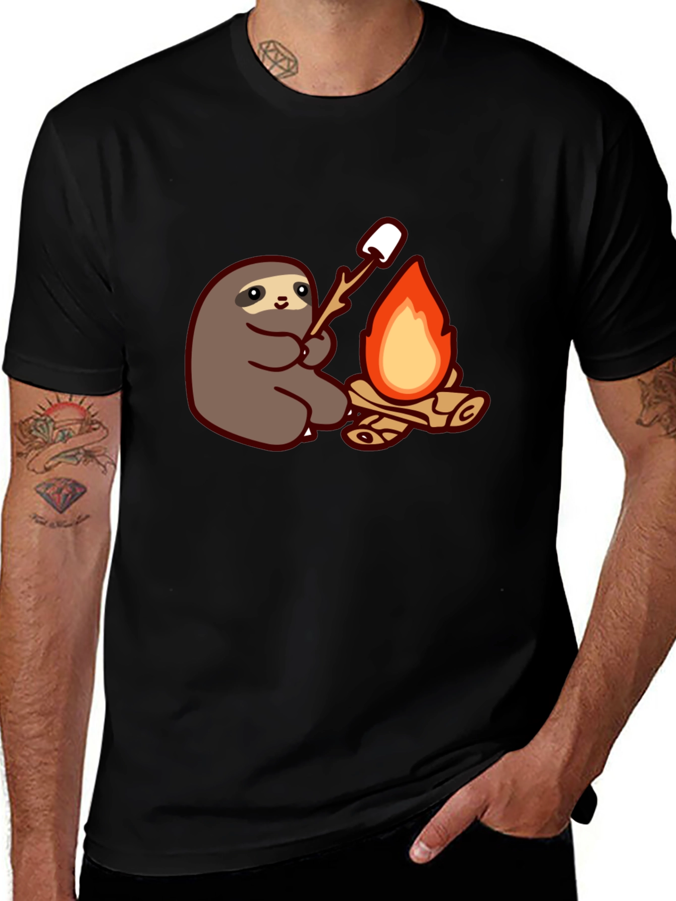 Camiseta Negra con Diseño de Perezoso Asando Malvaviscos